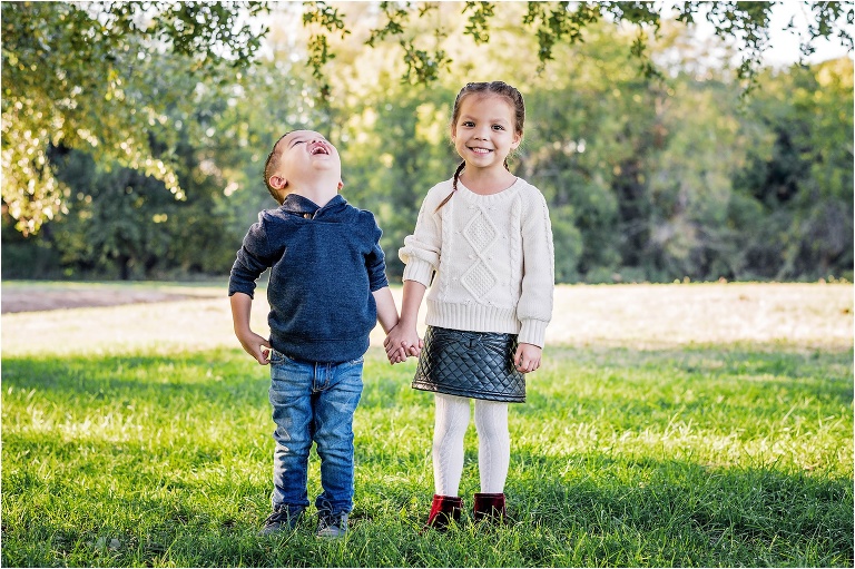 Siblings in park Natural Light Photographer Round Rock Texas