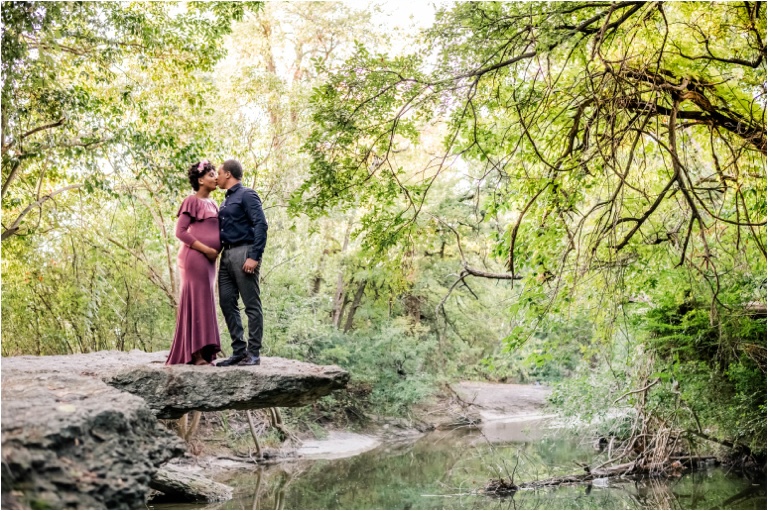 maternity photoshoot in Pflugerville Texas by Natural Light Photographer Austin
