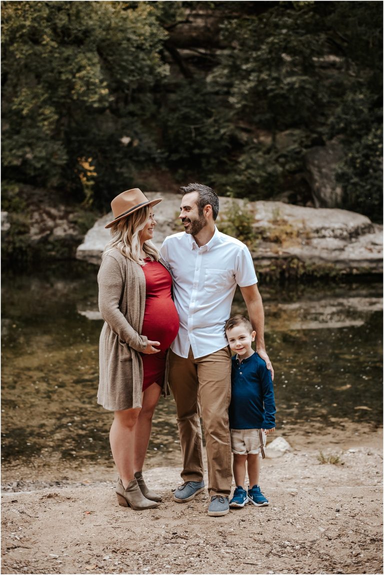 Maternity family photoshoot in Austin Texas by natural light photographer