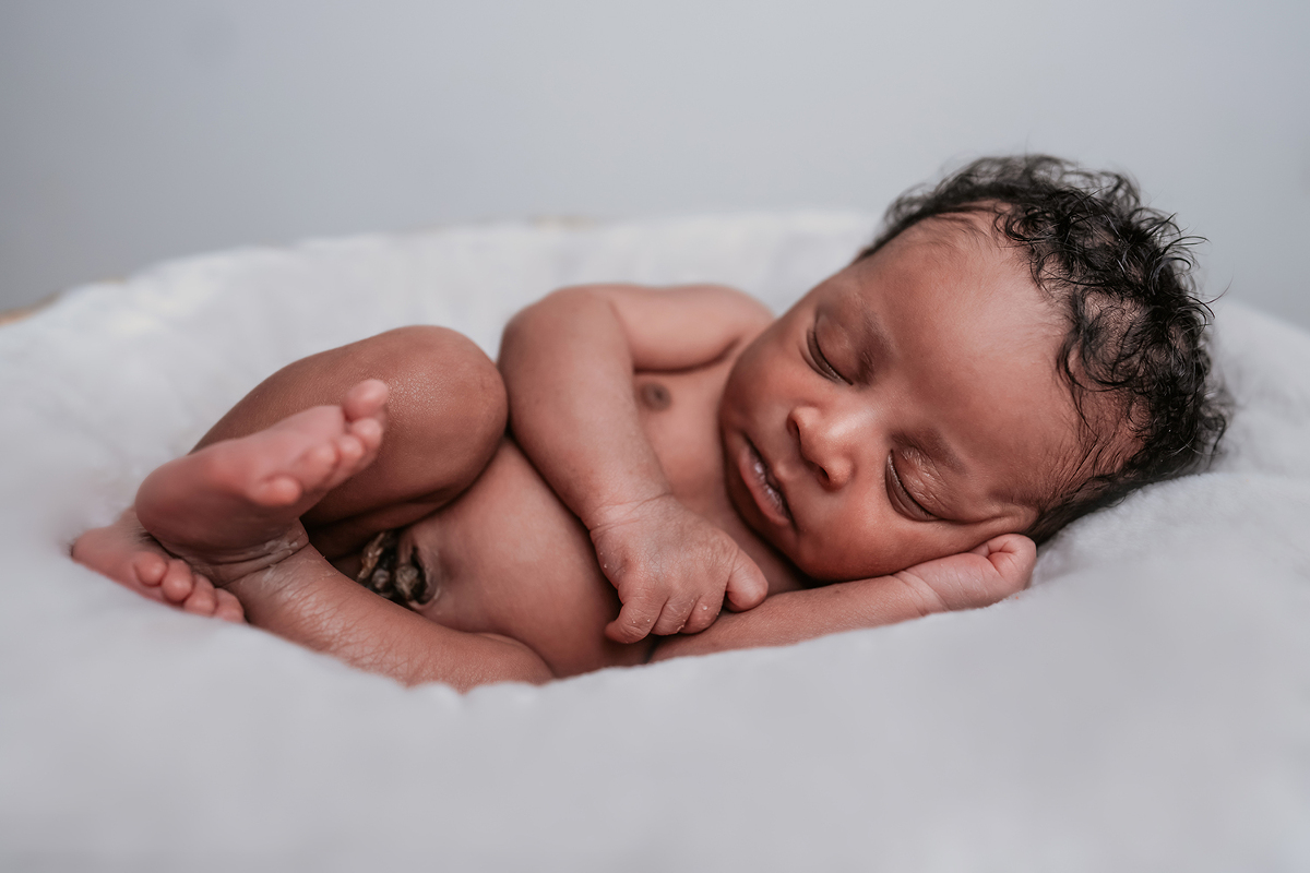 In Home Posed Newborn Photoshoot by Natural Light Newborn Photographer in North Austin Texas